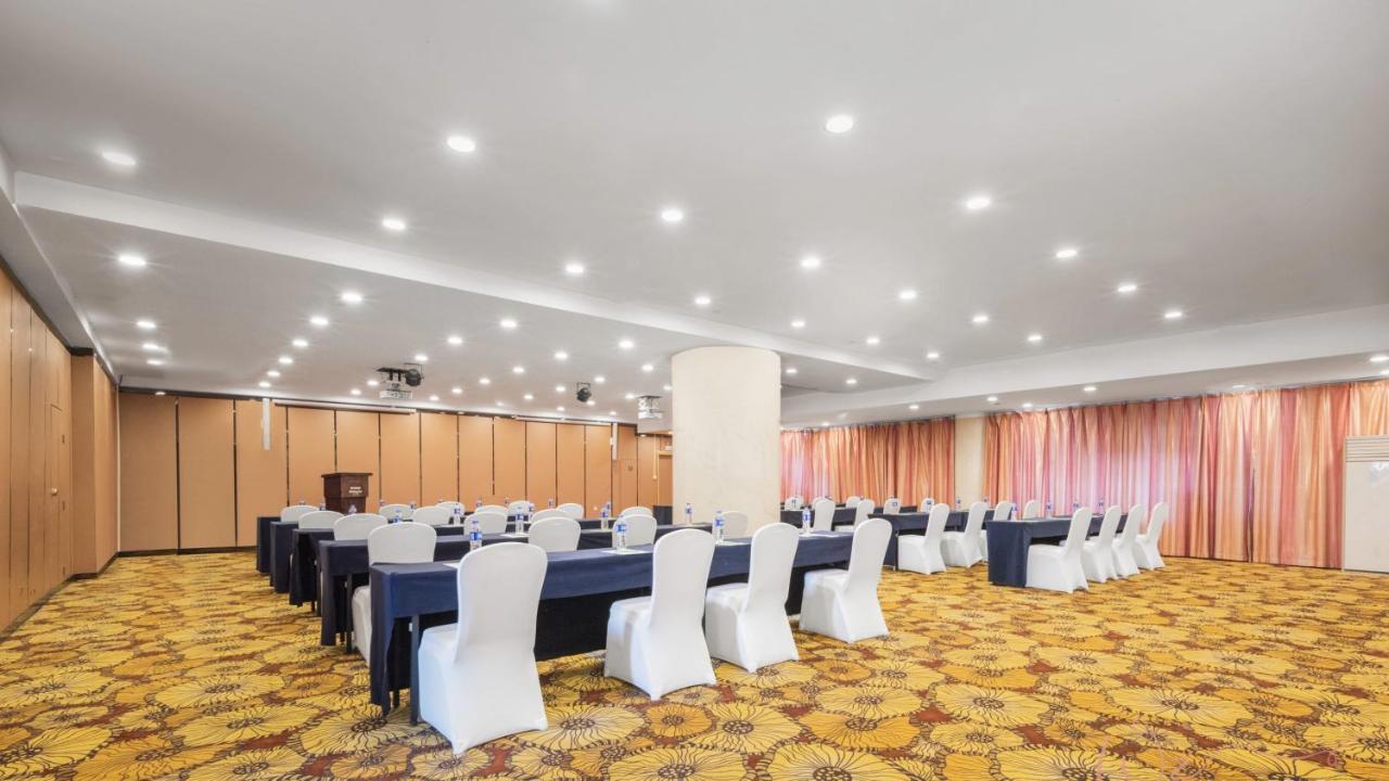 Holiday Inn Shijiazhuang Central By Ihg Exterior photo